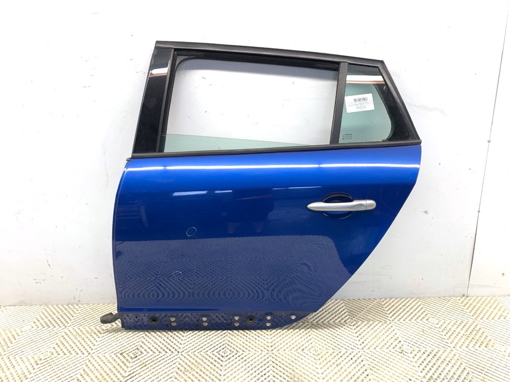 [STARK-711370] Puerta trasera izquierda Renault Megane III Grandtour (KZ0/1) 2008-2022
