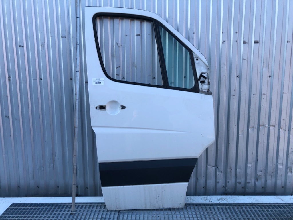 [STARK-811255] Puerta delantera derecha VW Crafter 30-35 Autobus (2E) 2006-2016