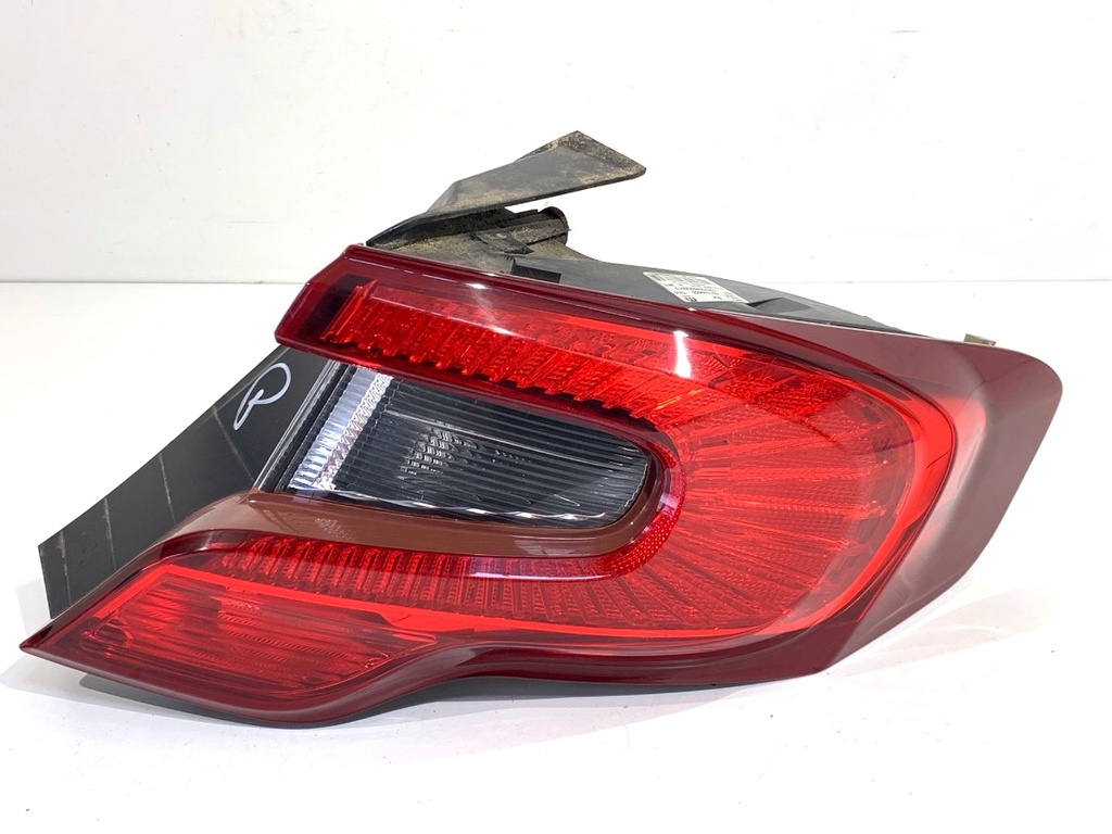 [STARK-909558] Piloto trasero derecho FIAT TIPO sedan (356_) 2015-2022 1.4 gasolina