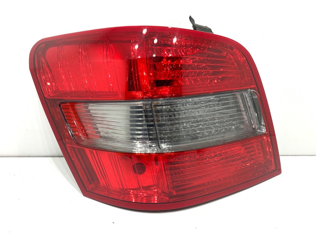 [STARK-819417] Piloto trasero izquierdo Mercedes-Benz GLK (X204) 2008-2015