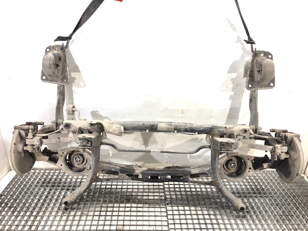 [STARK-813786] Viga trasera VW Passat B7 (A32, A33) 2011-2022 1.8 TSI