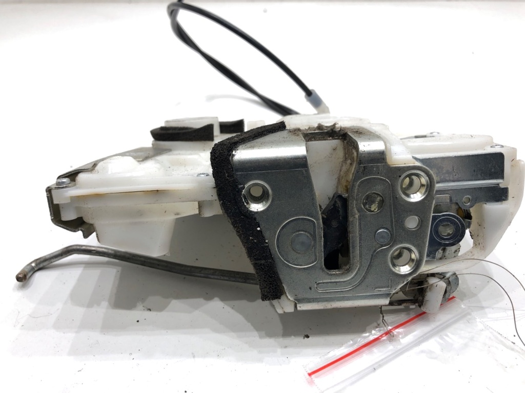 [STARK-827133] Cerradura de puerta delantera izquierda SUZUKI SWIFT III (MZ, EZ) 2005-2022