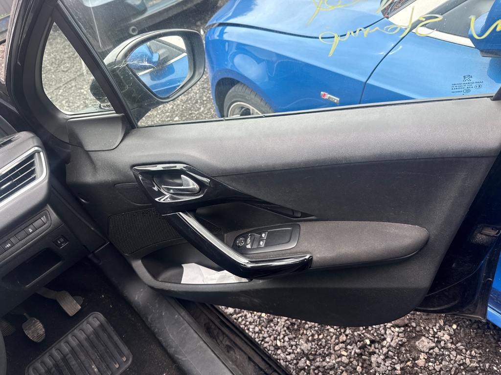[EPE-107237] Panel interior de puerta delantera derecha Peugeot 208