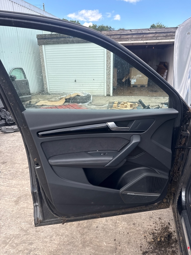 [EPE-107457] Panel interior de puerta delantera izquierda Audi Q5 2023