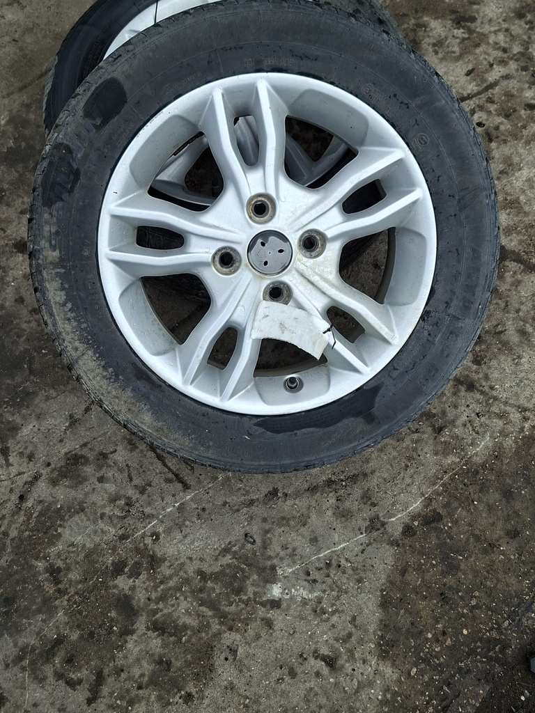 [EPE-108286] Llanta de aleación Ford Fiesta VI
