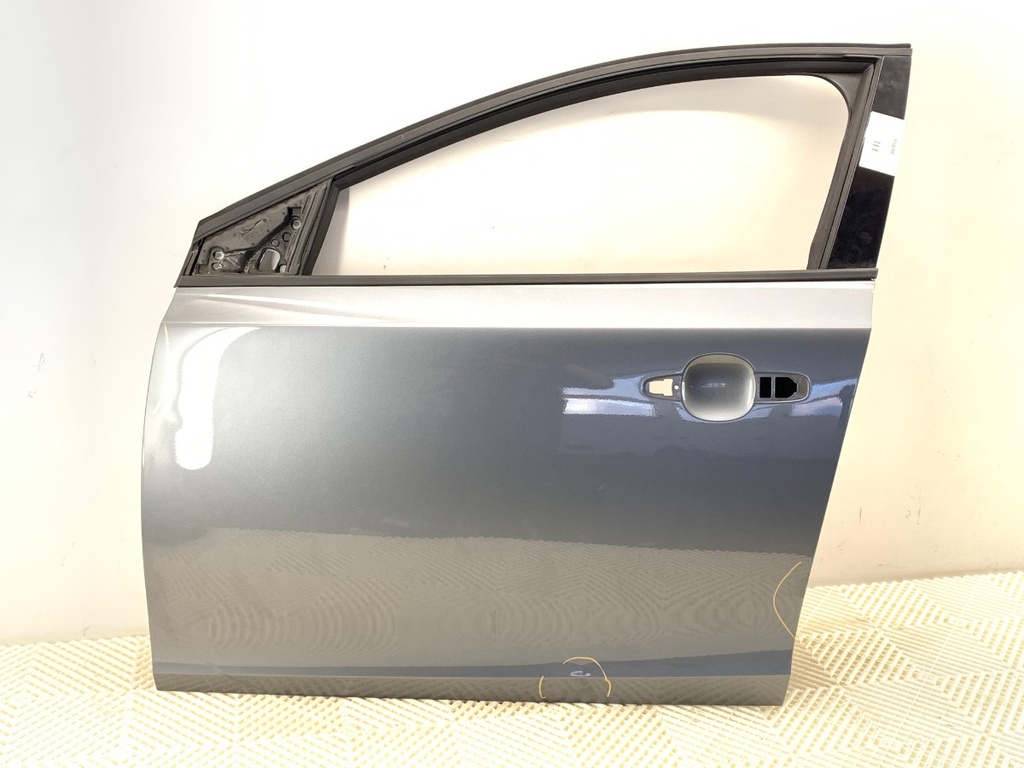 [STARK-685698] Puerta delantera izquierda Volvo V40 liftback (525, 526) 2012-2022