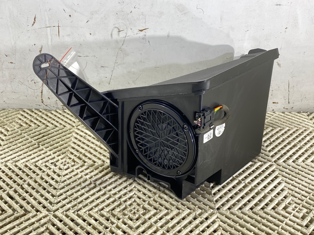 [STARK-675609] Subwoofer SKODA Octavia III Combi (5E5, 5E6) 2012-2022