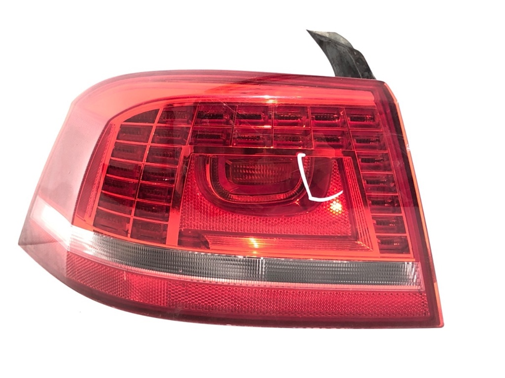 [STARK-782960] Piloto trasero izquierdo VW Passat B7 (362) 2.0 TDI 103 kW 2010-2014