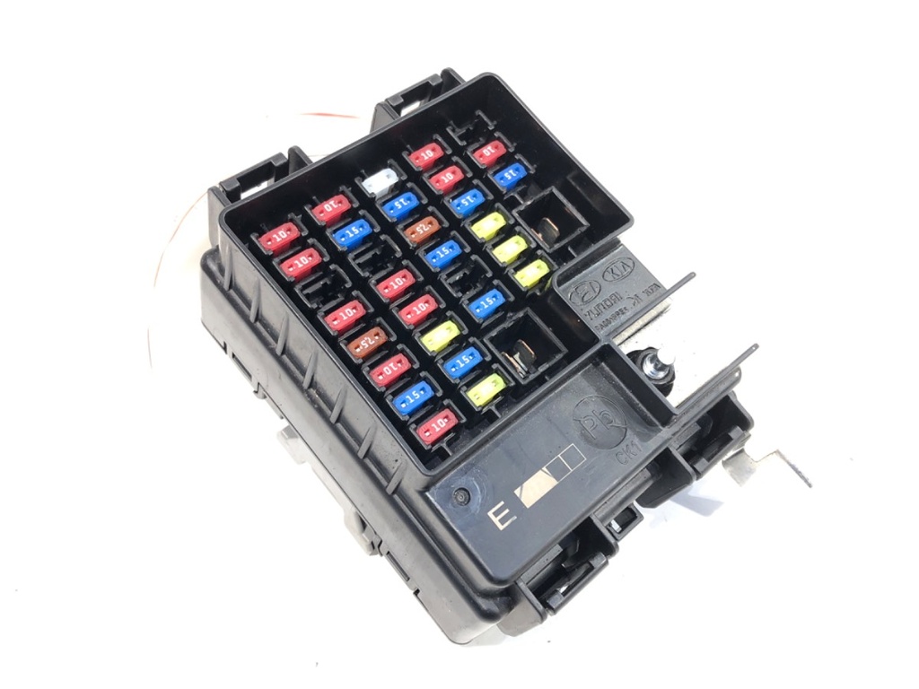 [STARK-802298] Caja de fusibles Hyundai Tucson (NX4E, NX4A) 2020-2022 1.6 T-GDI HTRAC