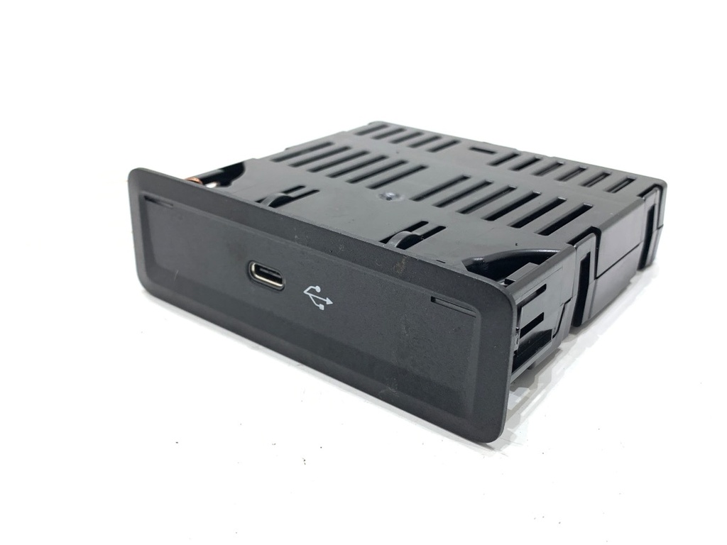 [STARK-796358] Puerto USB Mercedes-Benz GLE (V167) 2018-