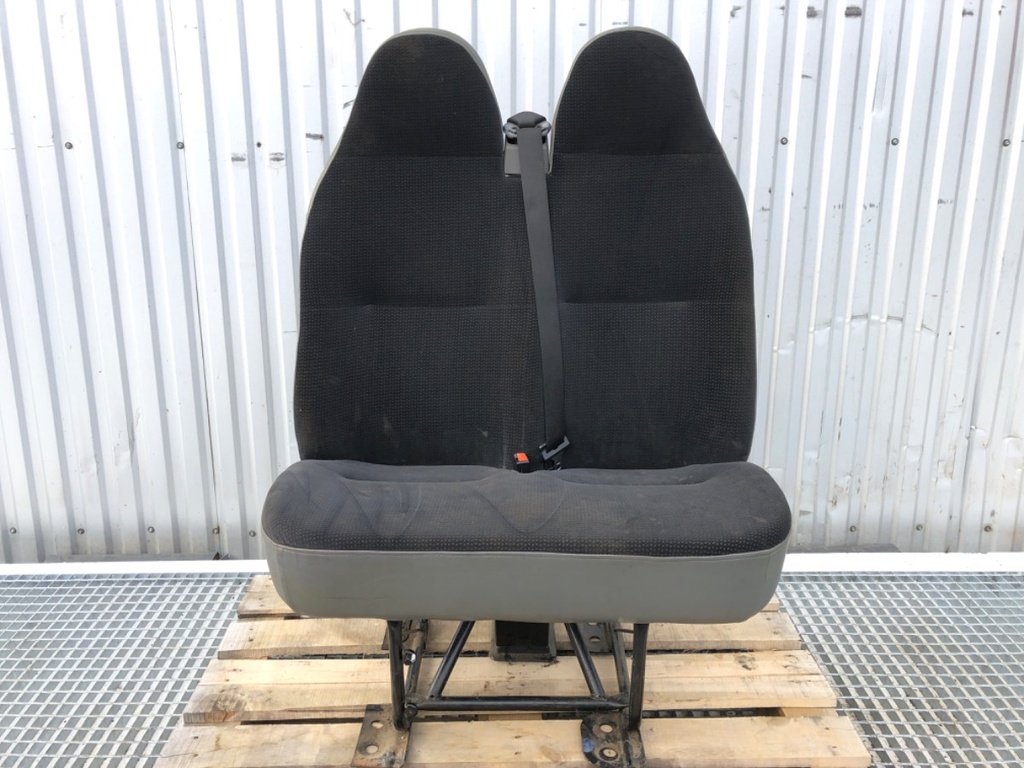 [STARK-808877] Asiento delantero derecho IVECO DAILY III 1997-2009