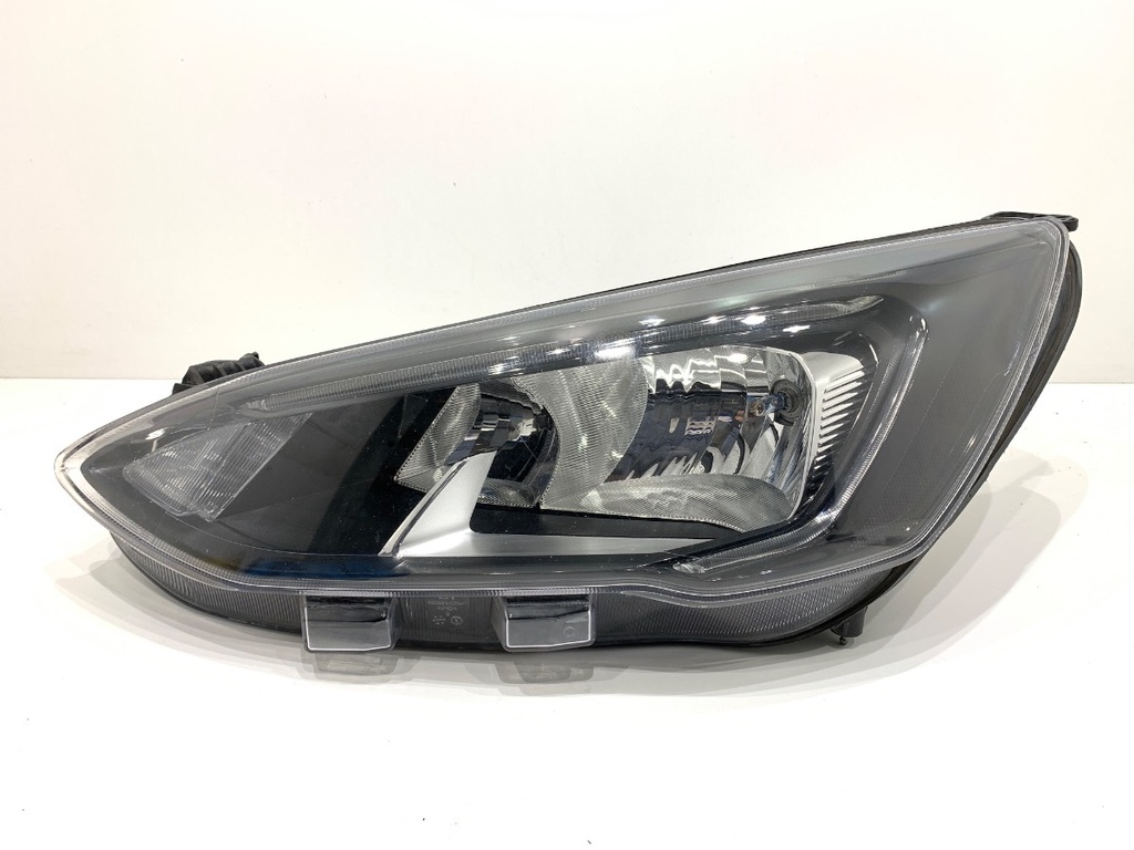 [STARK-812138] Faros delanteros izquierdo Ford Focus IV (HN) 2018-2022