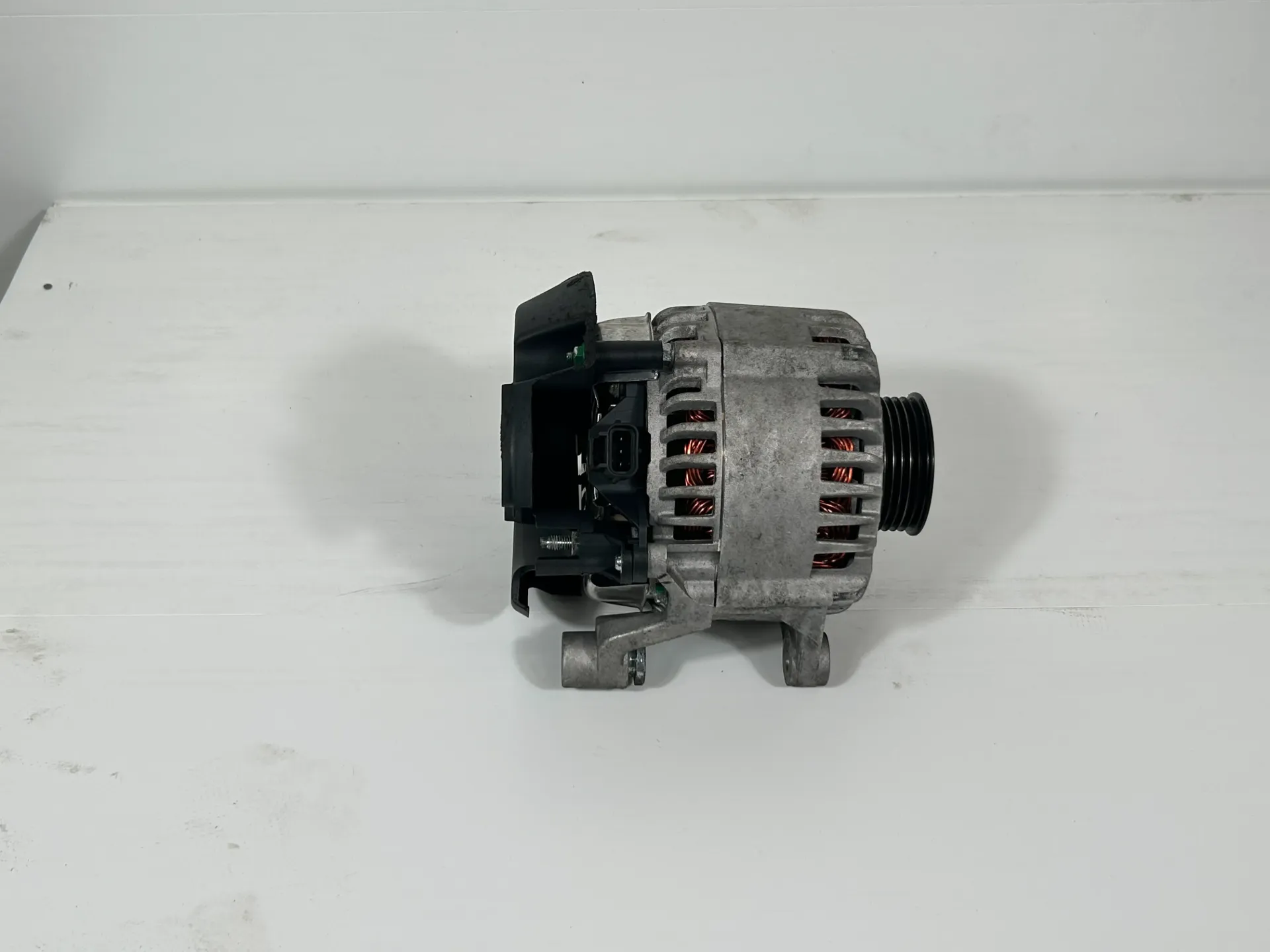 [1000065] Alternador Ford Tourneo 1.8 TDCi RWPC 2T1U-10300-CG LRA02852