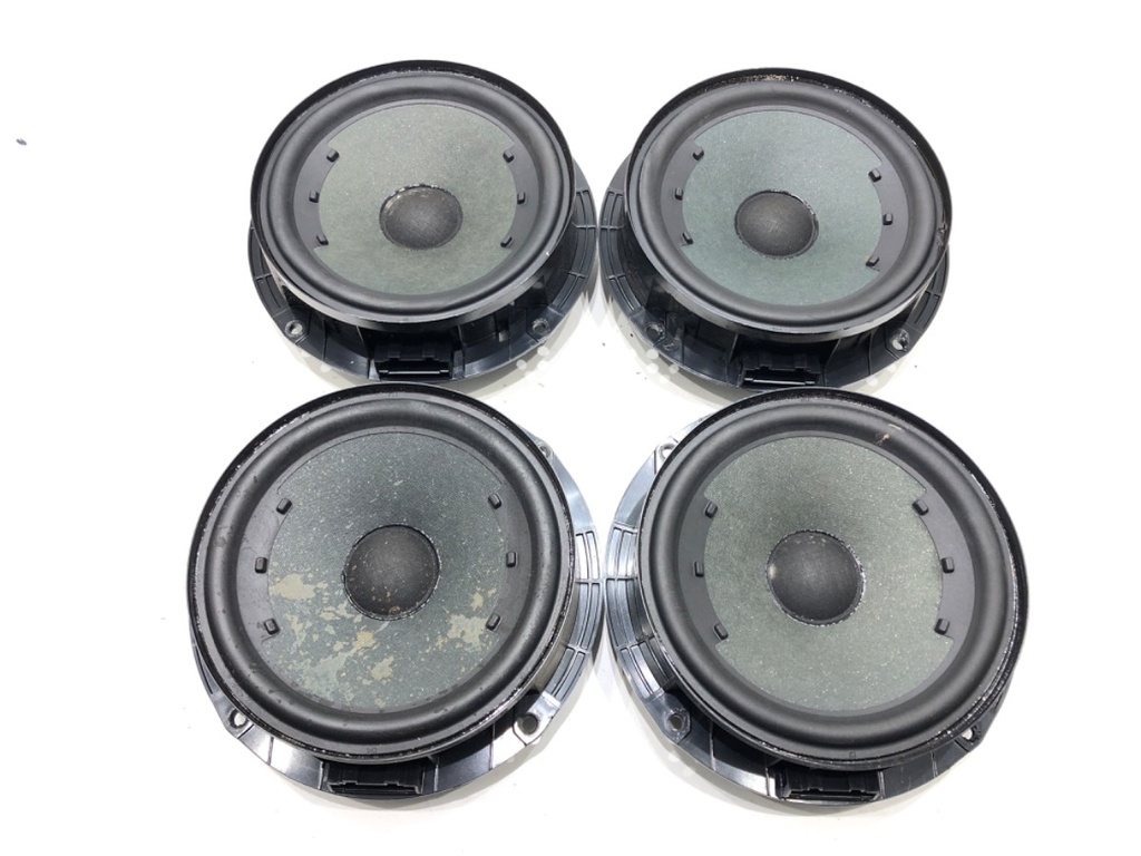 [STARK-813854] Juego de altavoces VW Passat B7 (A32, A33) 2011-2022
