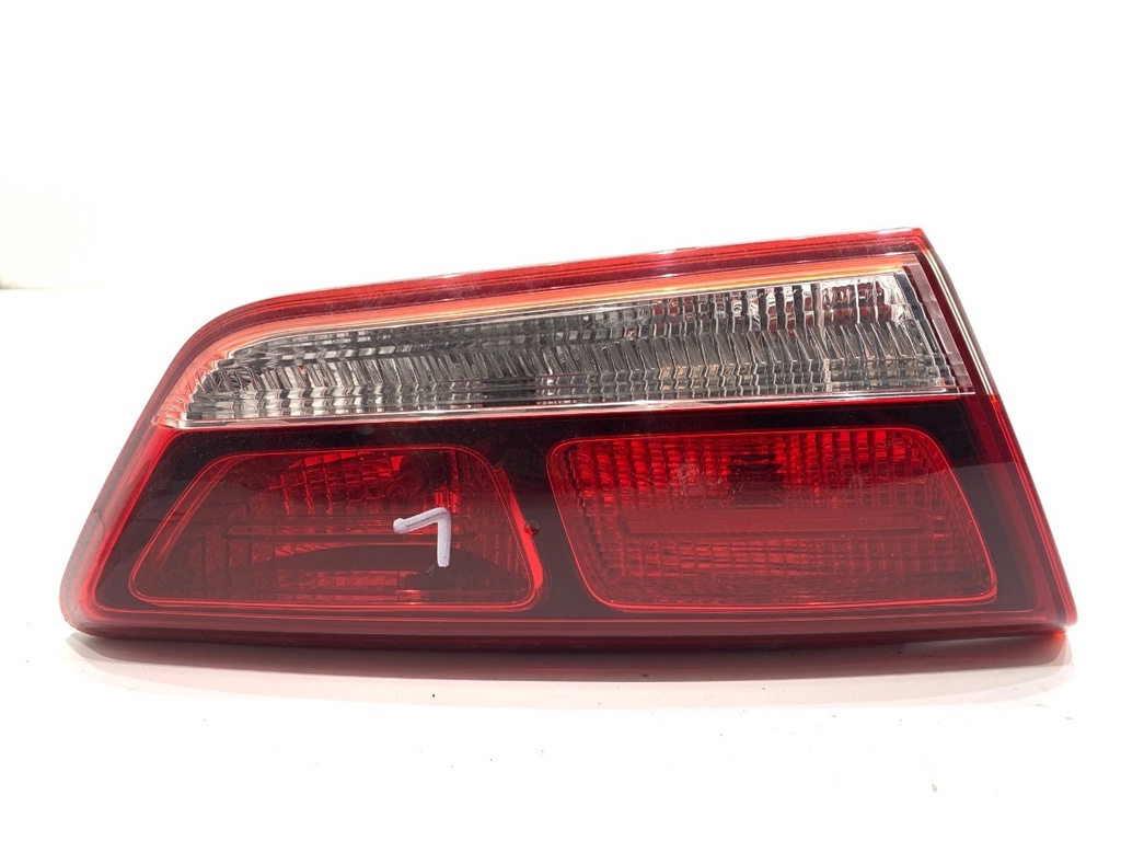 [STARK-817442] Piloto trasero izquierdo KIA Optima (JF) 2015-2022
