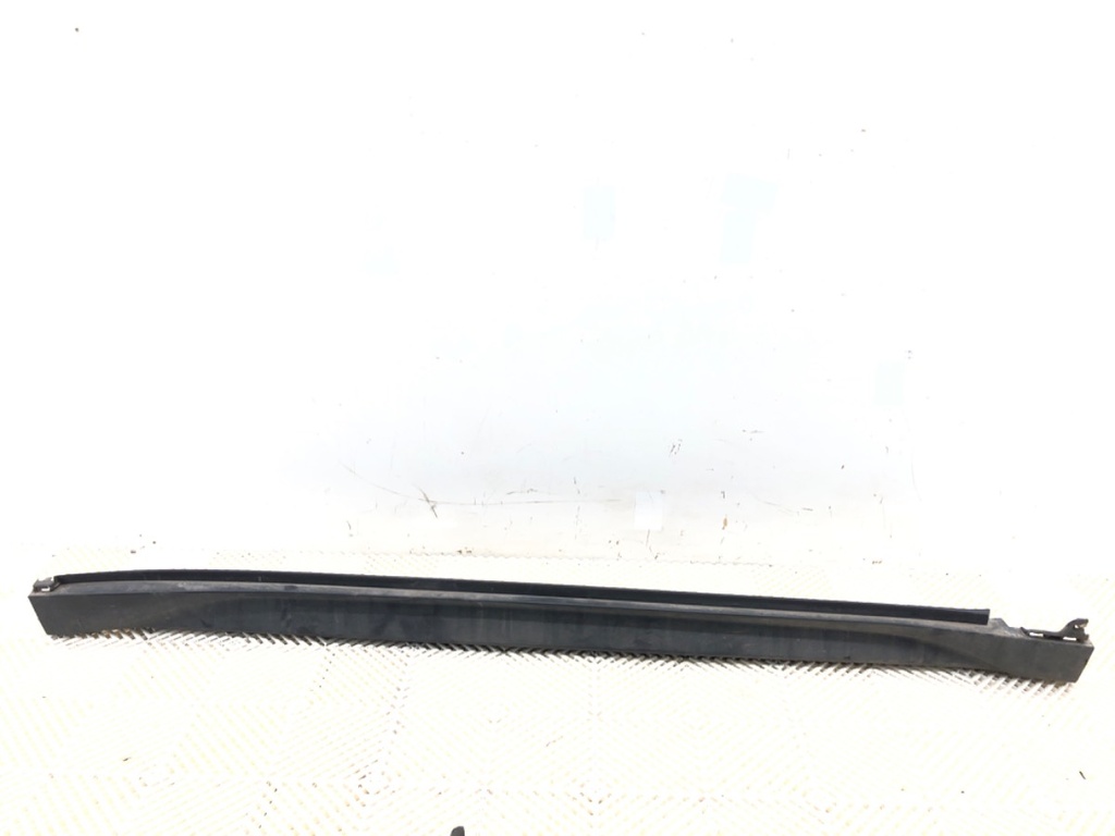 [STARK-829739] Tira de umbral derecha BMW X1 (F48) 2014-2022