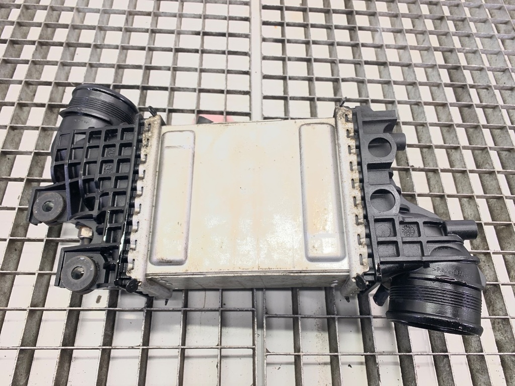 [STARK-829559] Intercooler VW Transporter / Caravelle VI 2.0 TDI 81 kW 04L145749M