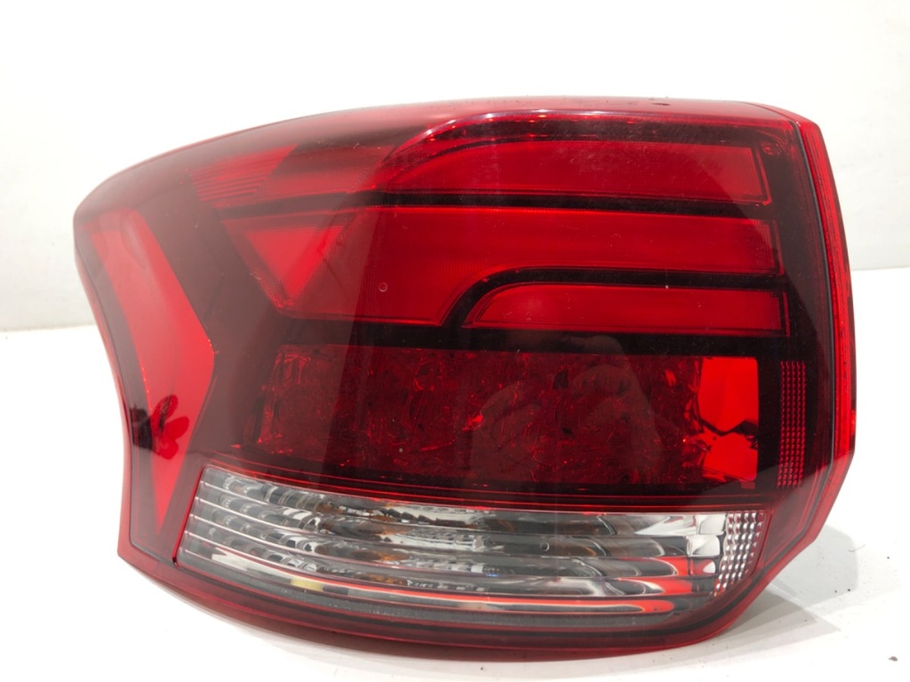 [STARK-830954] Piloto trasero izquierdo Mitsubishi Outlander III (GG_W, GF_W, ZJ, ZL, ZK) 2010-2022