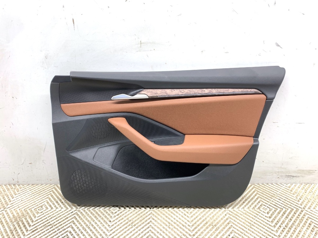 [STARK-716589] Panel de puerta delantero derecho SKODA SUPERB IV 2023 -