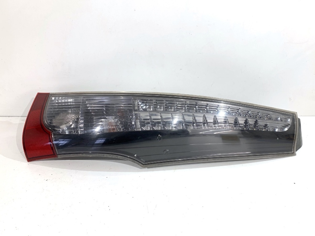 [STARK-856910] Piloto trasero derecho Mitsubishi Grandis (NA_W) 2003-2011