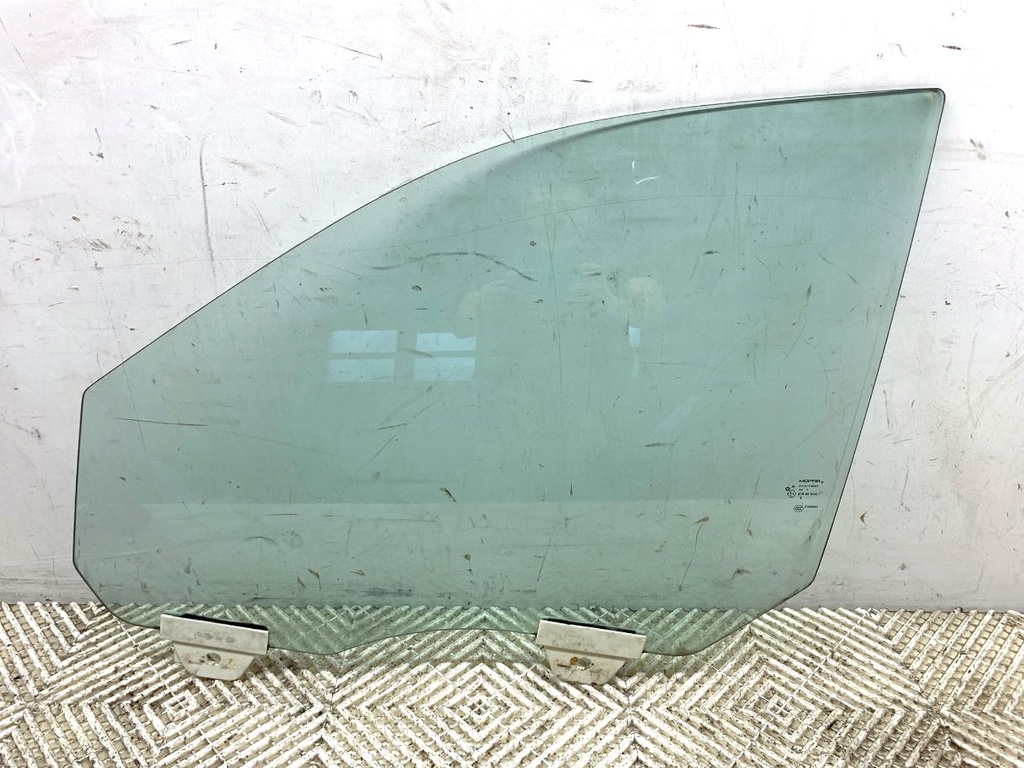 [STARK-772667] Ventana delantera izquierda Jeep Grand Cherokee IV (WK, WK2) 2010-2022