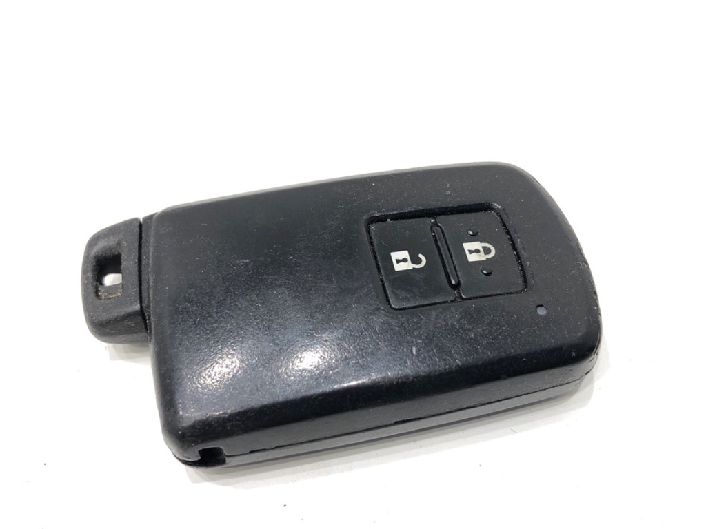 [STARK-894259] Llave TOYOTA AURIS Kombi (_E18_) 1.8 Hybrid 2013-2018