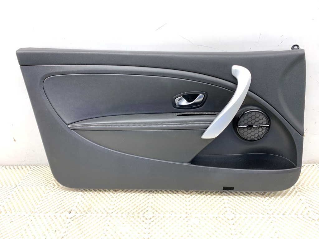 [STARK-879922] Panel de puerta delantero izquierdo Renault Megane III Coupe 1.4 TCe 2009-2022