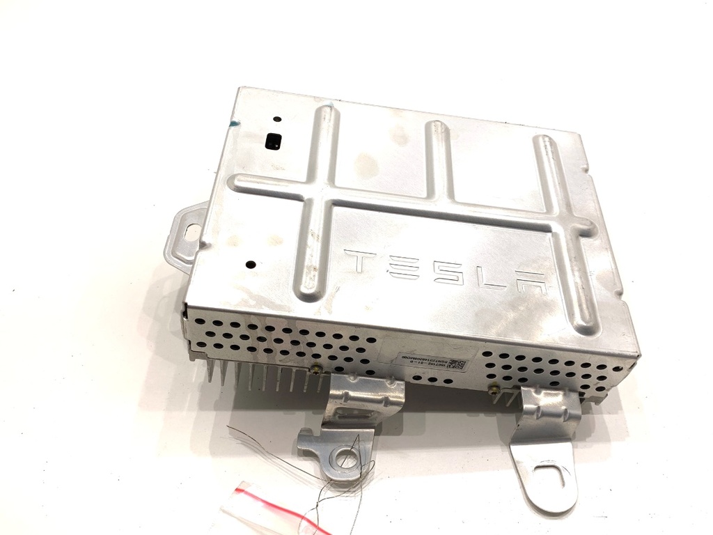 [STARK-880149] Amplificador de audio Tesla Model Y (5YJY) 2019-2022