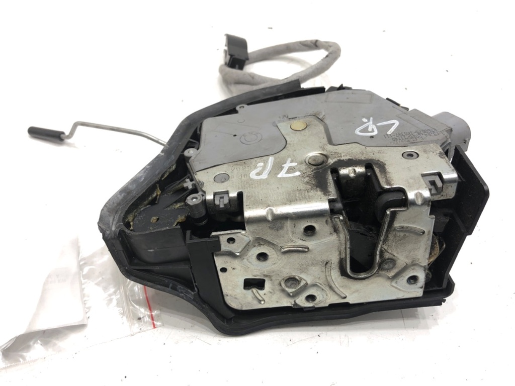 [STARK-732360] Cerradura de puerta delantera izquierda BMW X5 (E53) 2000-2006