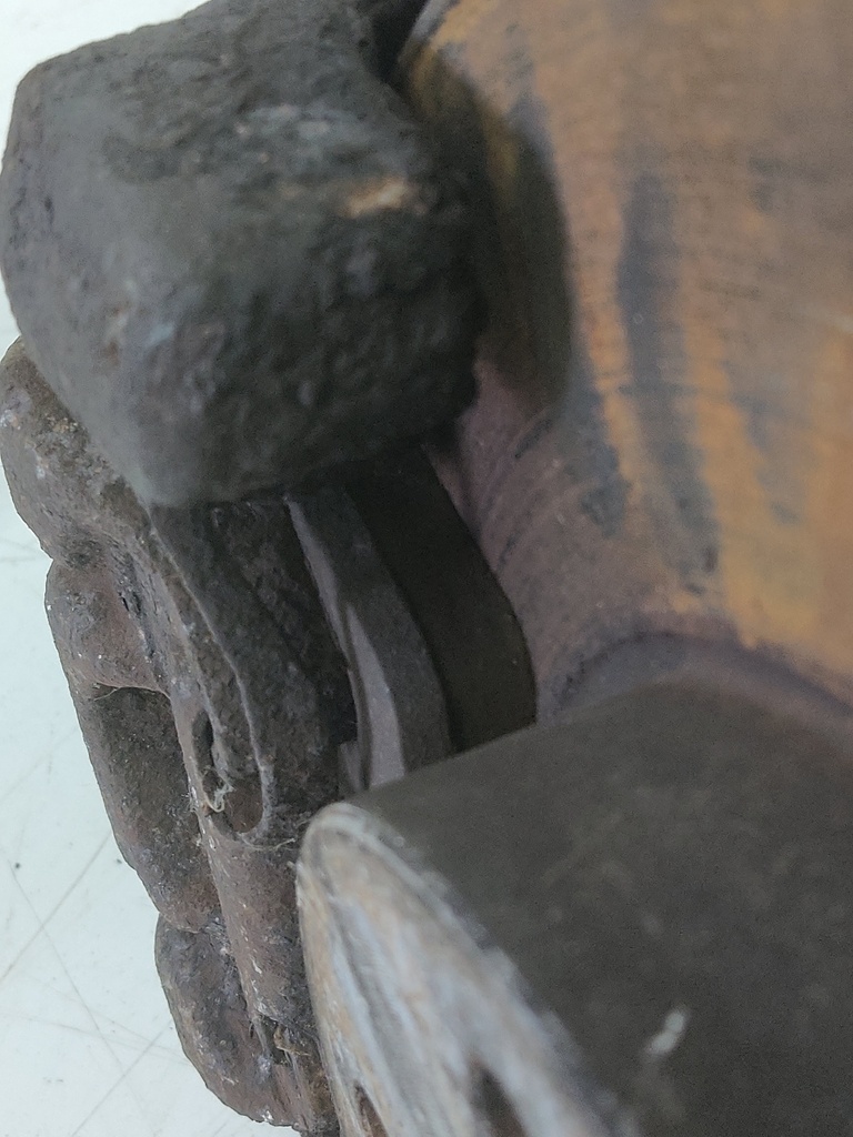 [MTD-529320] Cubo de rueda delantero izquierdo VW Caravelle T4 2.4