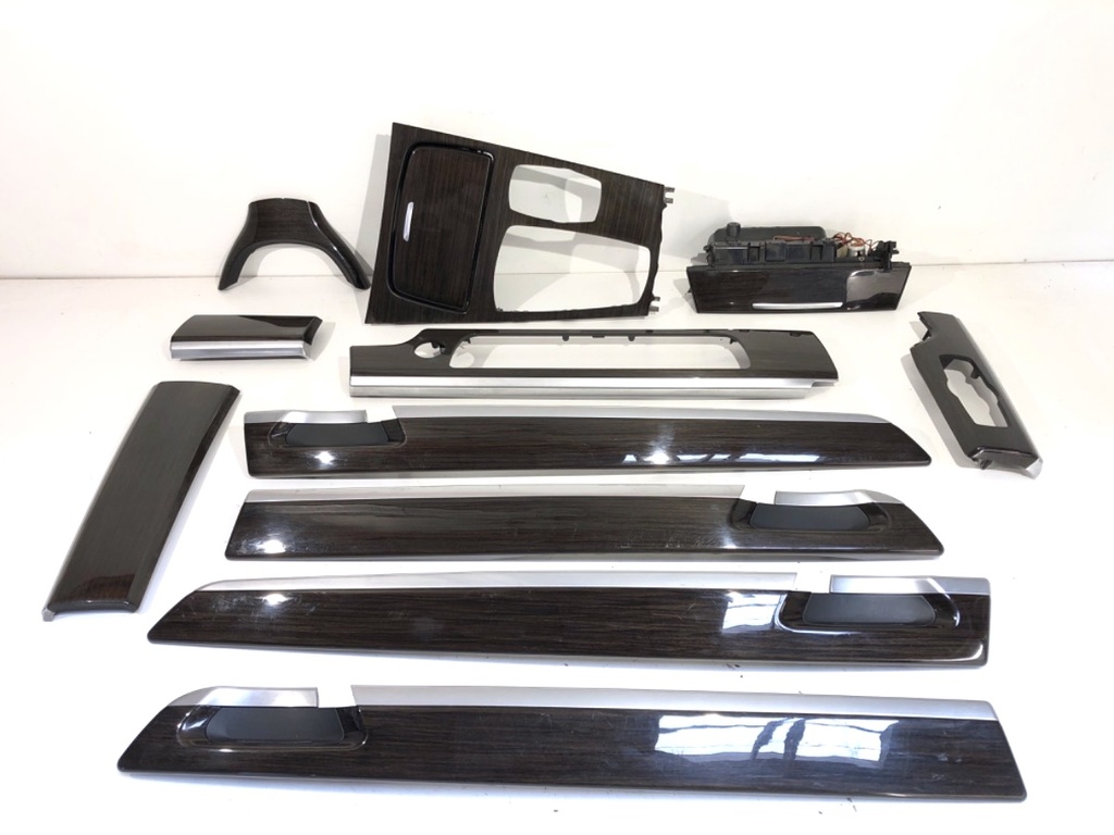 [STARK-751070] Moldura decorativa BMW Serie 7 (F01, F02, F03, F04) 2008-2015