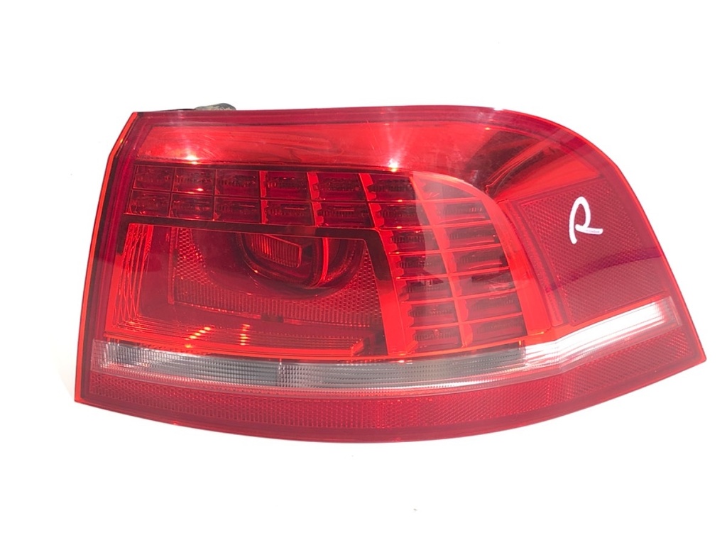 [STARK-767944] Piloto trasero derecho VW Passat B7 Variant (365) 1.8 TSI 118 kW