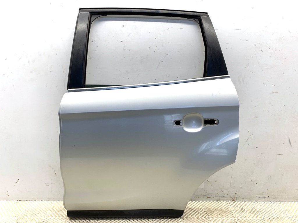 [STARK-736059] Puerta trasera izquierda Ford Kuga I 2008-2012 2.0 TDCi 4x4 103 kW Moondust Silver