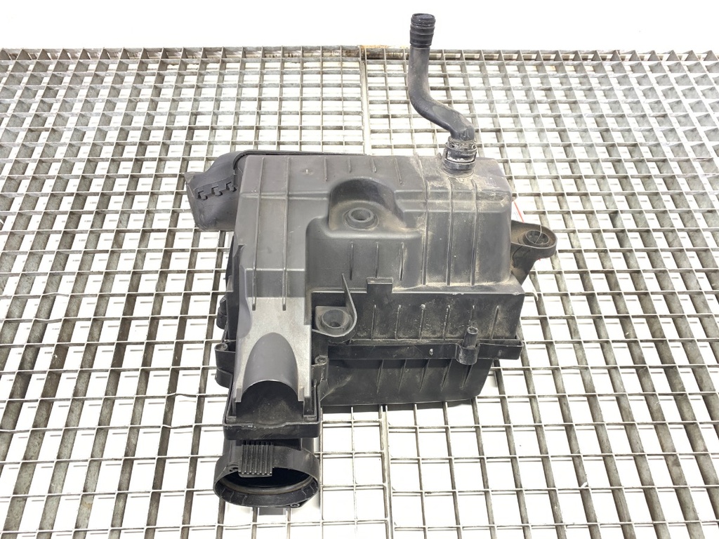 [STARK-804891] Caja de filtro de aire VW Passat B8 Variant 2.0 TDI 140 kW