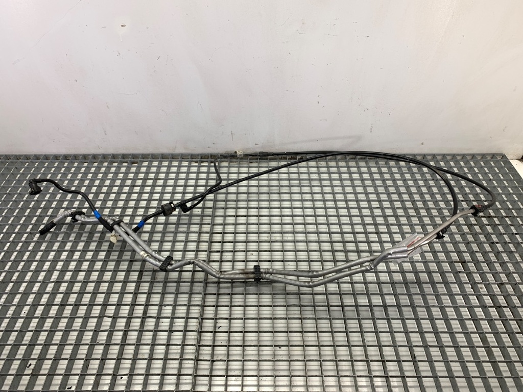[STARK-849330] Tubería de combustible Jaguar E-PACE