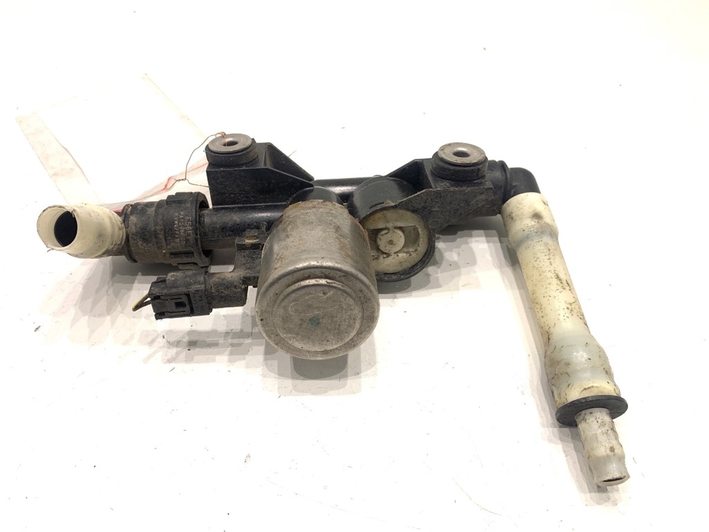 [STARK-840858] Regulador de presión de combustible SKODA Superb III Kombi