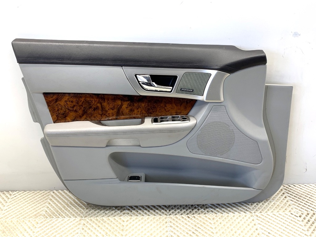 [STARK-841583] Panel de puerta delantero izquierdo Jaguar XF I (X250) 2008-2015
