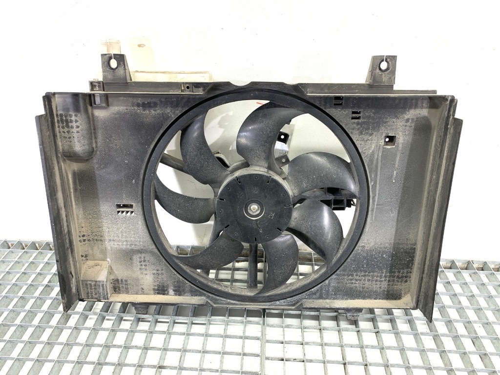 [STARK-841942] Ventilador del radiador NISSAN JUKE (F15) 1.6 gasolina 86 kW 2010-2022