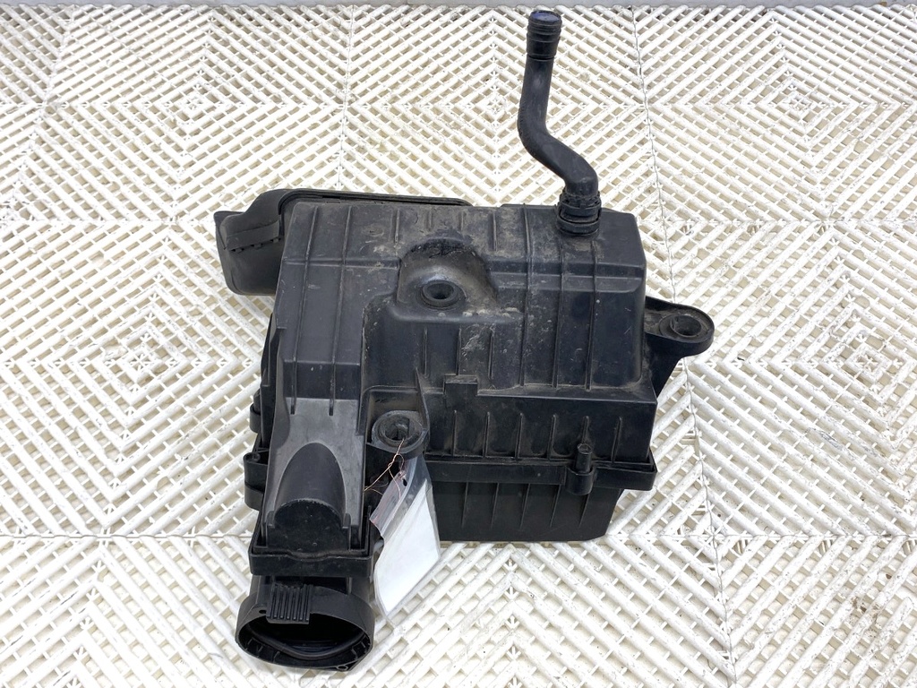 [STARK-886303] Caja de filtro de aire VW Passat B8 Variant (3G5, CB5) 2.0 TDI 110 kW 2014-2022