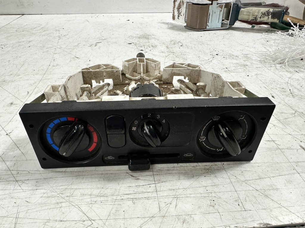 [MTD-548668] Panel de control del climatizador Ford Ranger ER