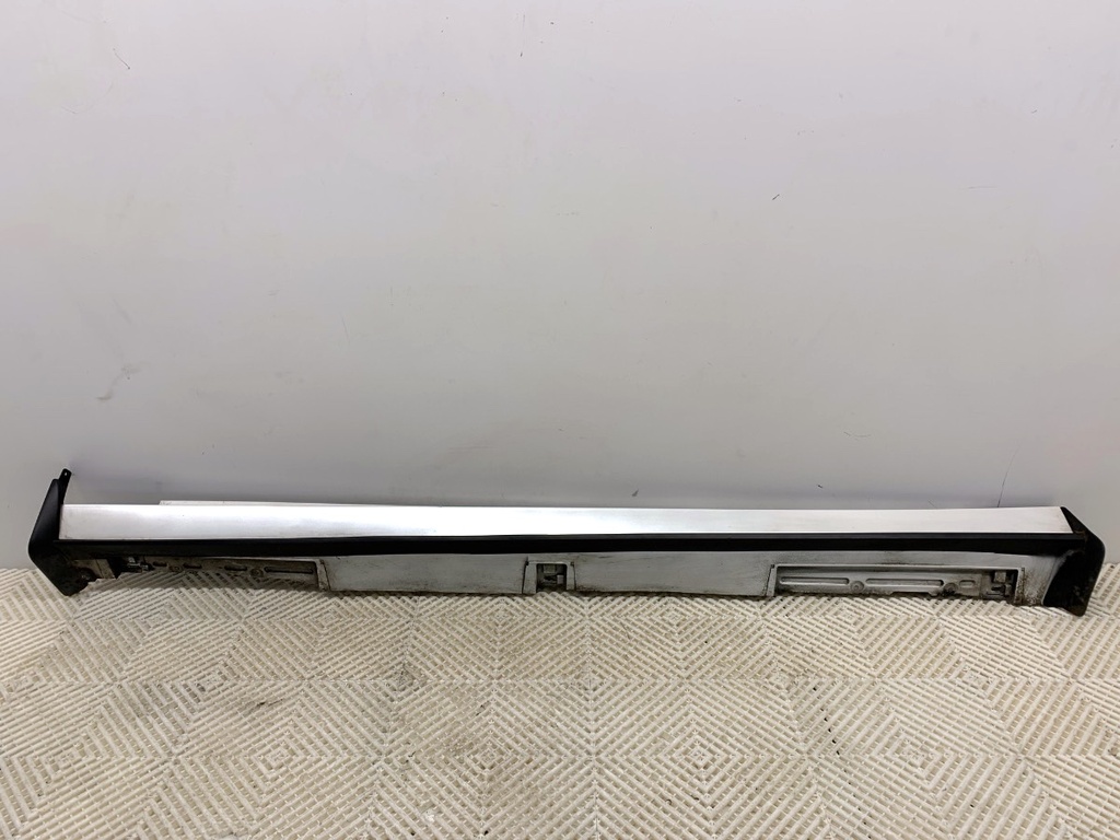 [STARK-892814] Moldura de umbral izquierda MAZDA 3 liftback (BP) 2018-2022