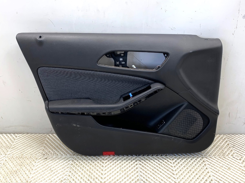 [STARK-872866] Panel de puerta delantero izquierdo Mercedes-Benz Clase GLA (X156) 2013-2022