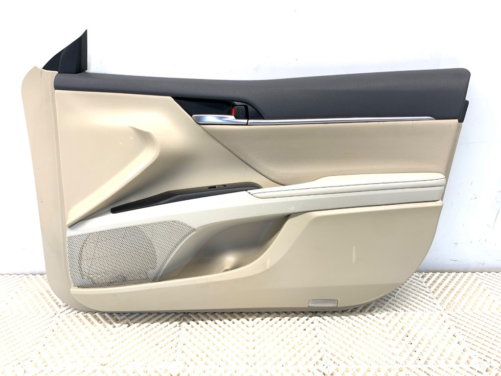 [STARK-898902] Panel de puerta delantero derecho Toyota Camry (_V7_, _VA7_, _VH7_) 2017-2022