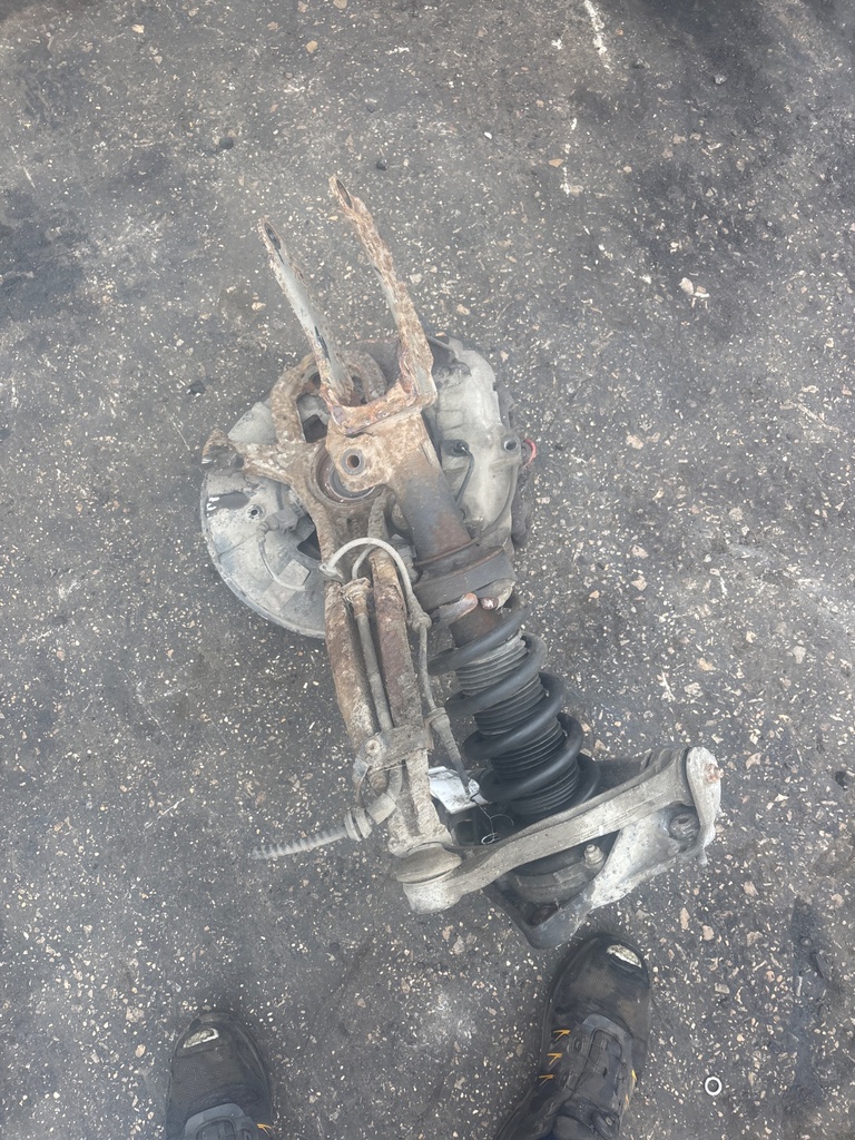 [MTD-529218] Buje de rueda y amortiguador delantero derecho Porsche Cayenne 9PA