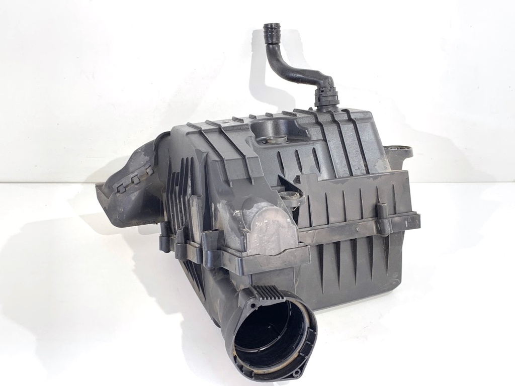 [STARK-907759] Caja de filtro de aire VW Passat B8 (3G2, CB2) 2.0 TDI 110 kW