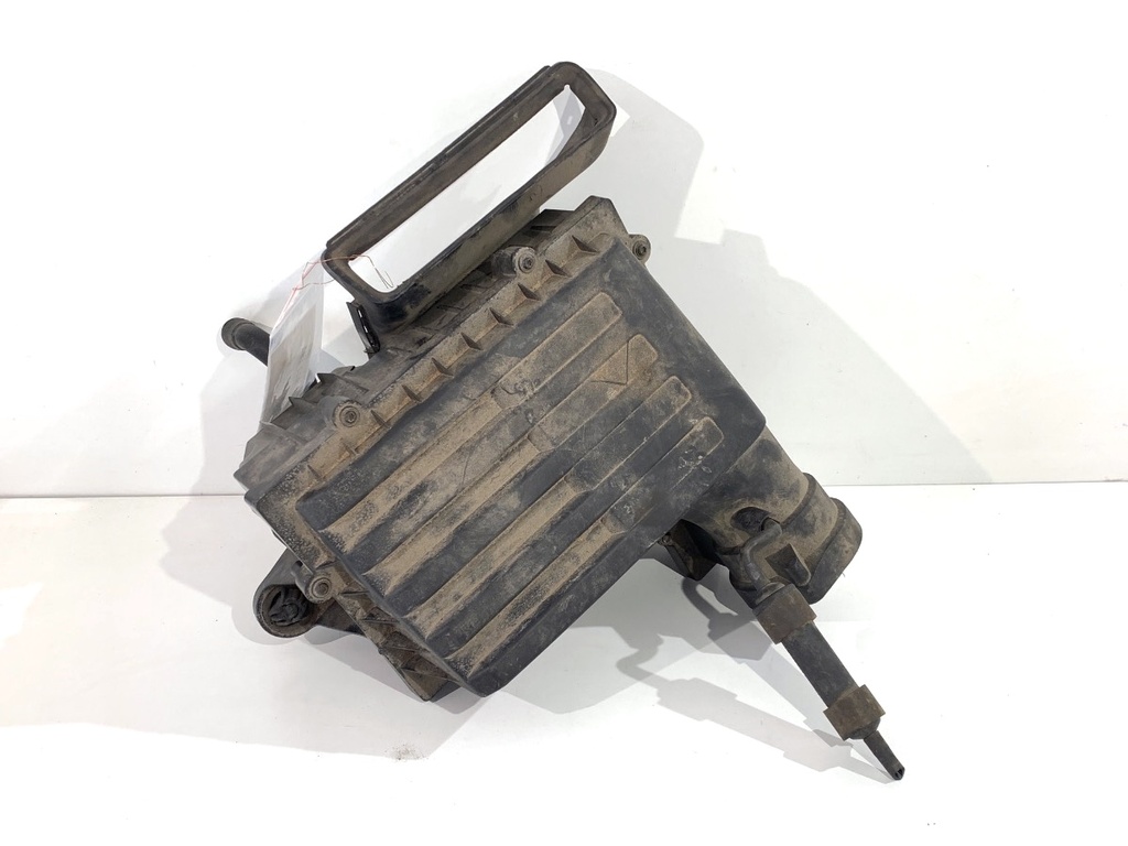 [STARK-912191] Caja de filtro de aire VW Passat B8 Variant 2.0 TDI 110 kW