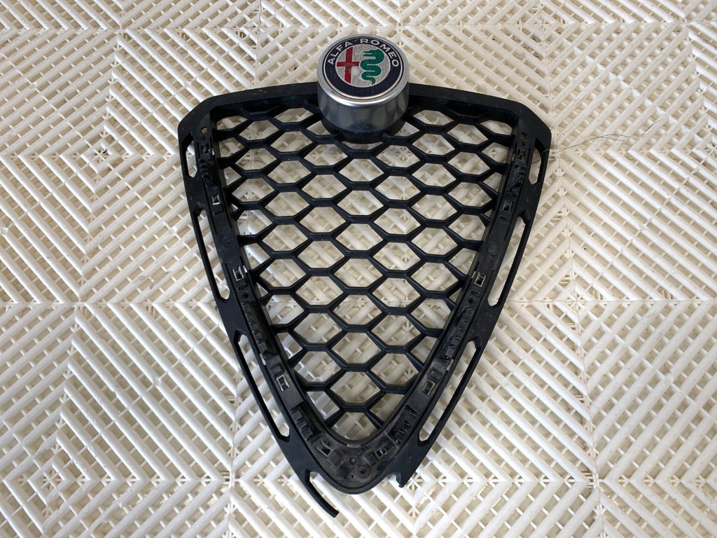 [STARK-874923] Rejilla de parachoques ALFA ROMEO STELVIO (949_) 2016-2022