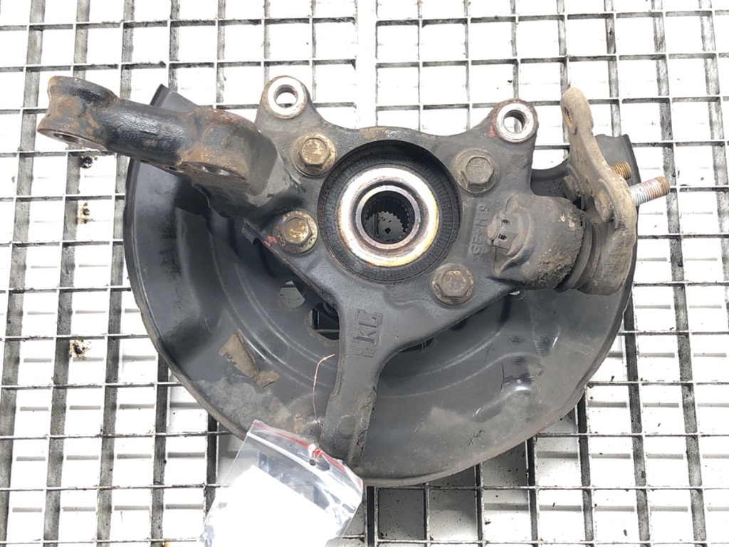 [STARK-659900] Maza de rueda delantera izquierda Toyota Corolla sedan 1.6 97 kW 2013-2018
