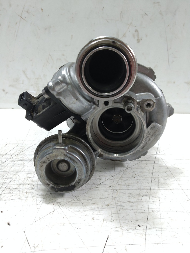 [MTD-549444] Turbocompresor BMW Serie 5 4.4 V8