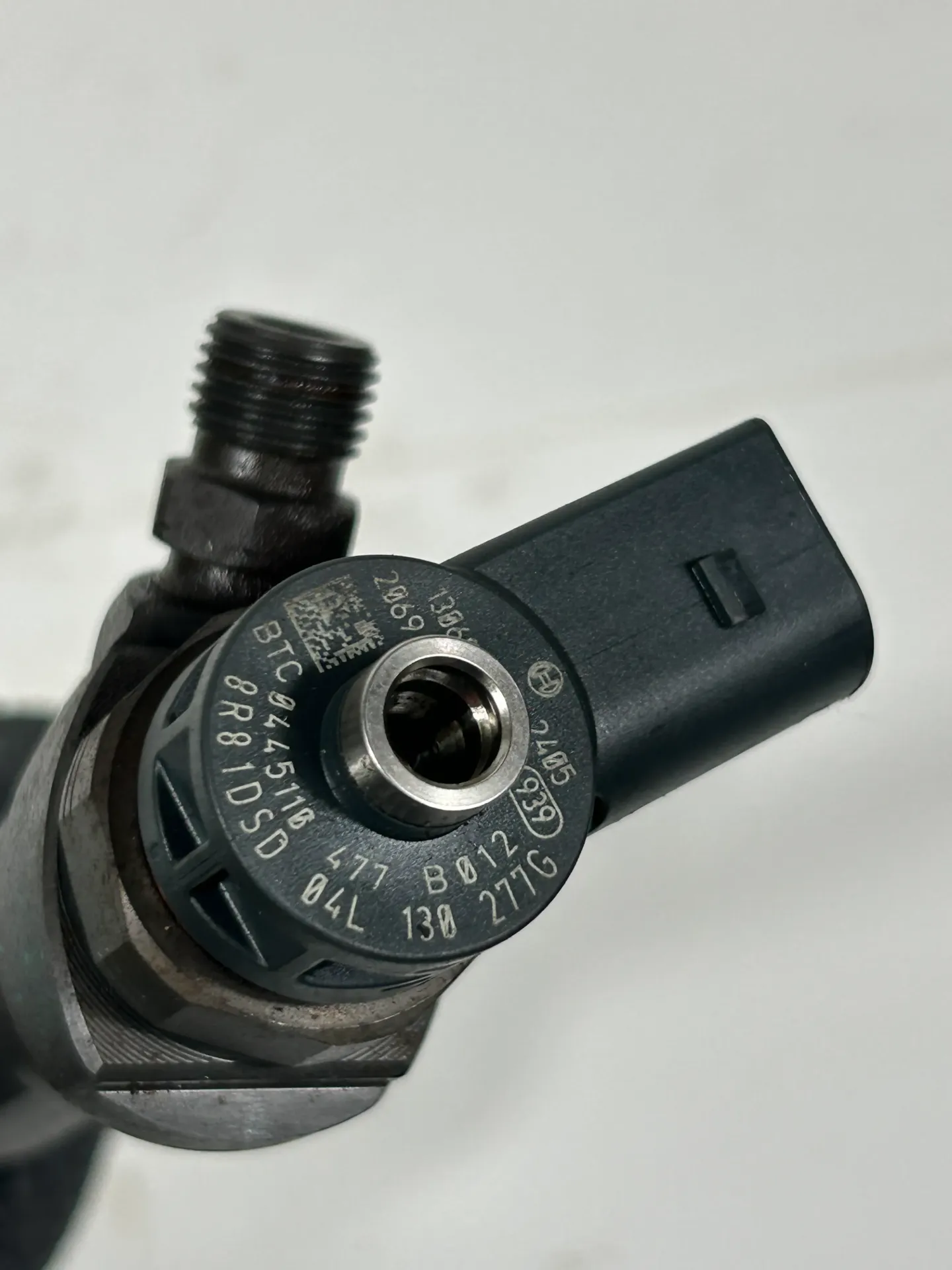 Inyector Volkswagen Golf 1,6 TDI CLHA CLH 04L130277G